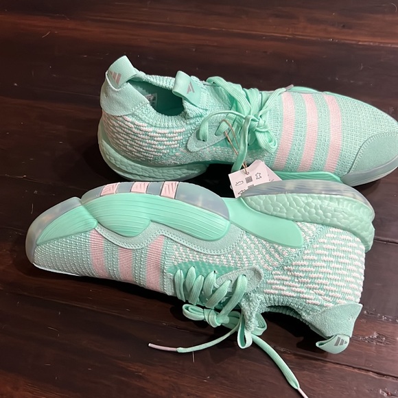 NWT adidas Trae Young 2.0 Basketball Shoes size 11 - Picture 2 of 9